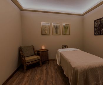 At-Home Massage <i>by Hugo</i>