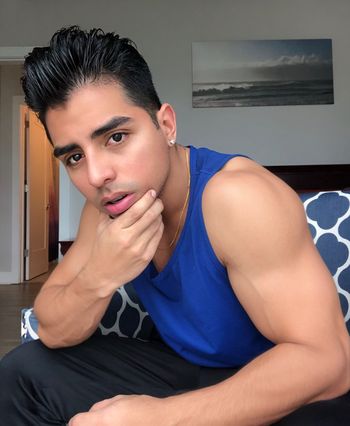 Calming Massage <i>by Gio</i>