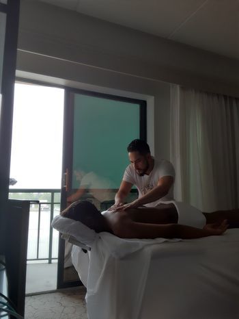 Mind<b>+</b>Body Massage <i>by Luis</i>